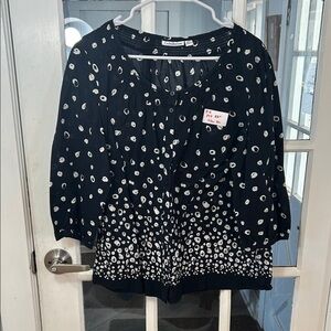 R10. Croft & Barrow Black Top with White Skull Patterns